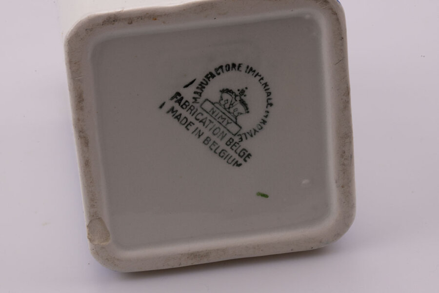 2 pots en parfait état réalisés par la manufacture impériale et royale de Nimy ( Belgique).