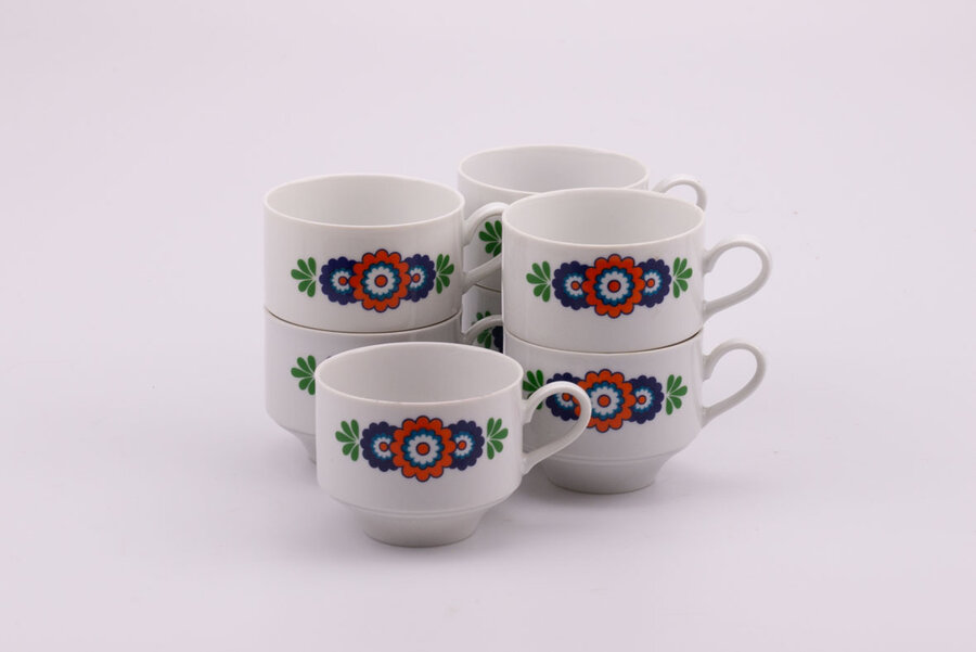 7 tasses en porcelaine Winterling