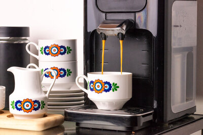 7 tasses en porcelaine Winterling