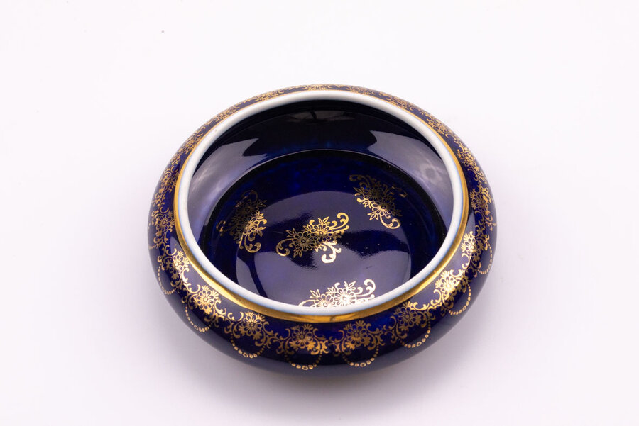 Vide-poche bleu cobalt et doré en porcelaine fabriqué et décoré à Limoges 