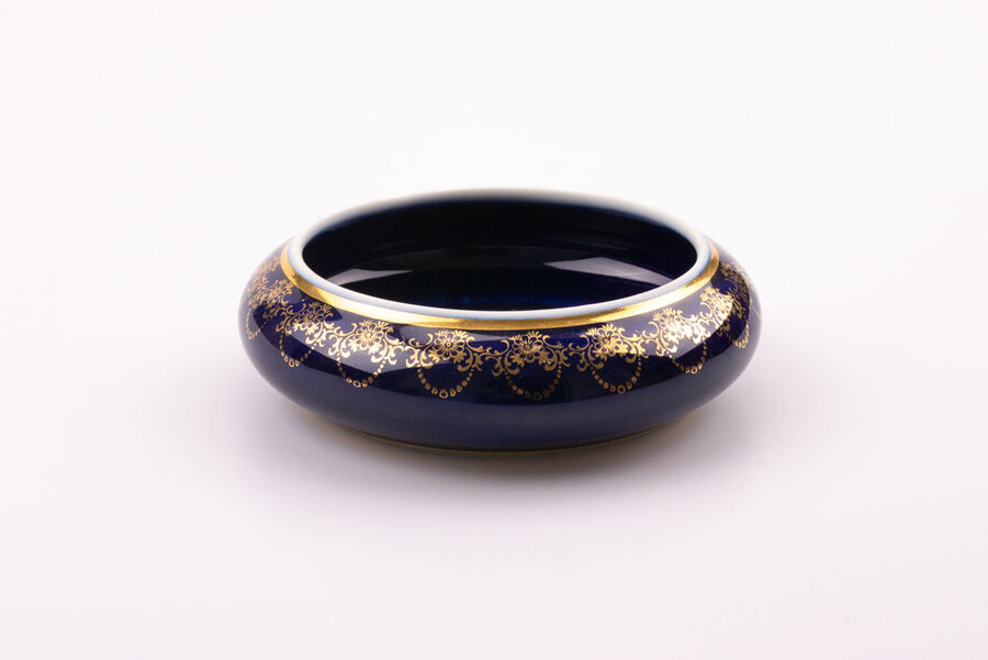 Vide-poche bleu cobalt et doré en porcelaine fabriqué et décoré à Limoges 