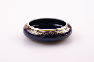 Vide-poche bleu cobalt et doré en porcelaine fabriqué et décoré à Limoges 
