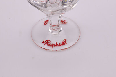 4 verres vintage de l'apértif Saint-Raphaël.