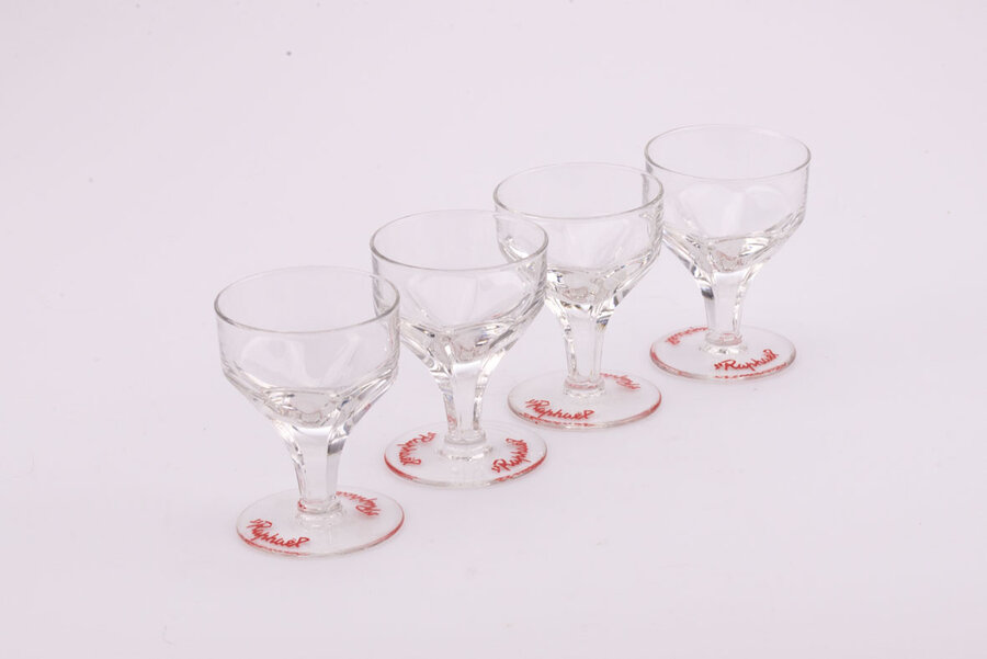 4 verres vintage de l'apértif Saint-Raphaël.
