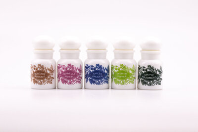 5 pots à épices en verre opaline