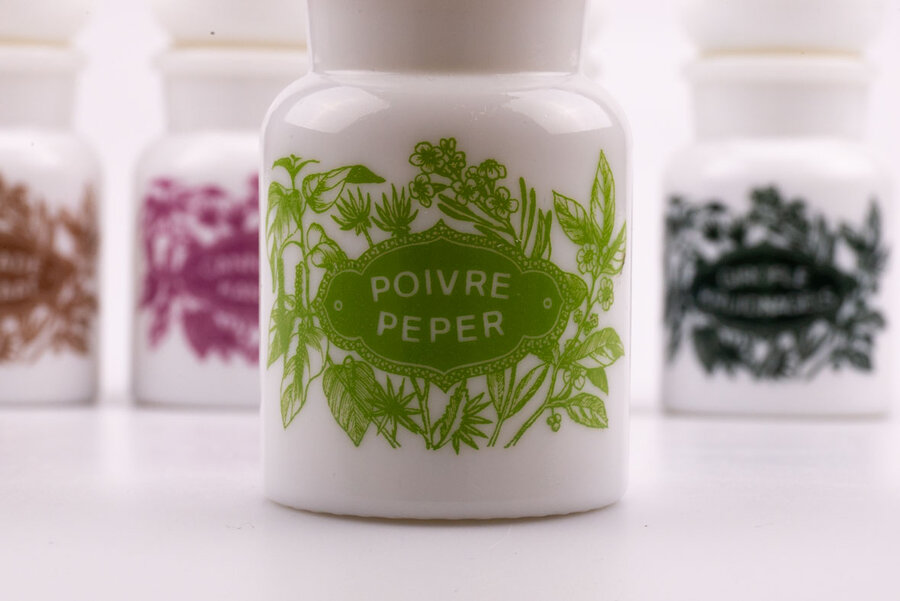 5 pots à épices en verre opaline