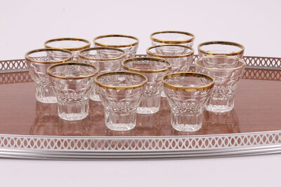 Verre à liqueur décoré d'un liseré doré, contenance 2 cl. 