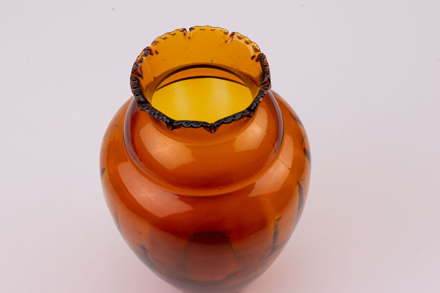 Vase en verre de couleur ambre