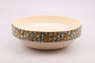 Réalisé au début du 20ème siècle et désigné par Josef Maria Olbrich (1867-1908), un des fondateurs  du mouvement de l’Art nouveau, cet ensemble est véritablement une pièce unique et dont nous sommes fiers de vous présenter ici. La cruche (hauteur 28 cm) est en bon état, et la vasque (diamètre 39 cm) a quant à elle une ébréchure d'environ 15 cm intérieur sur la paroi. 2 pièces magnifiques, témoins d'une époque, que les collectionneurs apprécieront ainsi que tous les amateurs de beaux objets qui ont une authentique et véritable histoire. 
