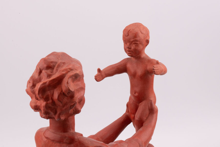 Mère à l'enfant de Paul Sersté Sculpture en terre cuite de l'artiste bruxellois Paul Sersté (1910-2000), l'oeuvre "Mère à l'enfant" est signée sur le socle.