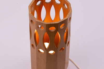 Lampe de chevet en pin, années 70, non signé.