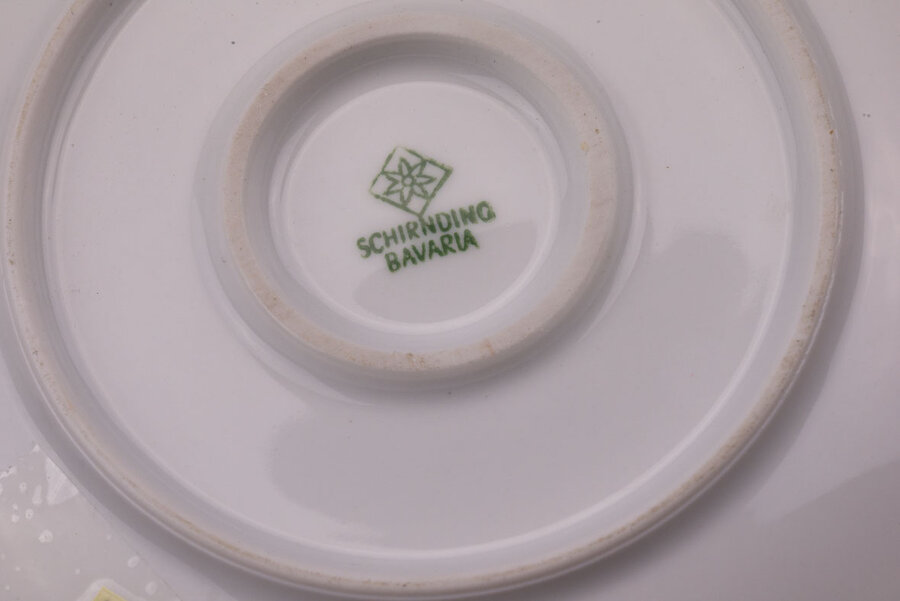 Très bel objet en porcelaine fabriqué en Allemagne en parfait état