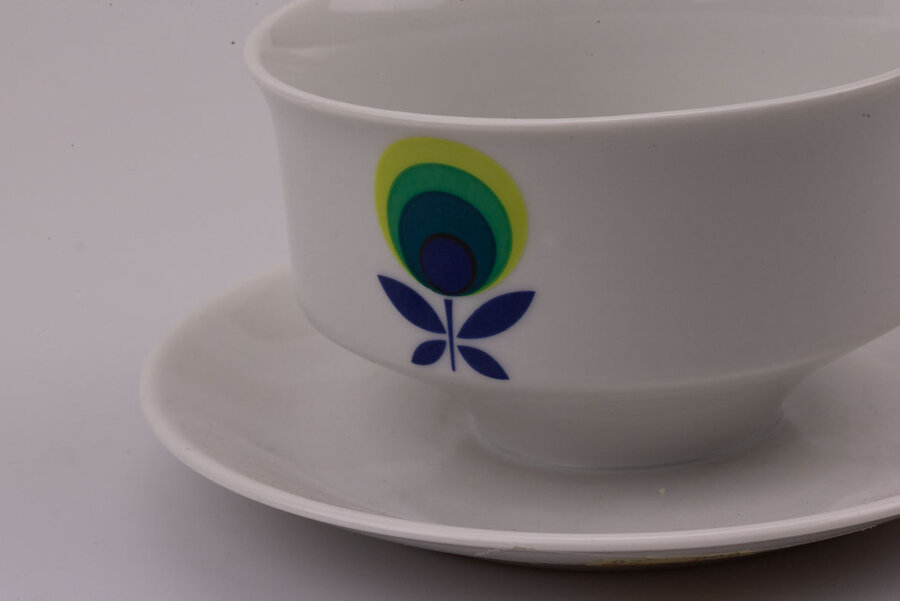 Très bel objet en porcelaine fabriqué en Allemagne en parfait état