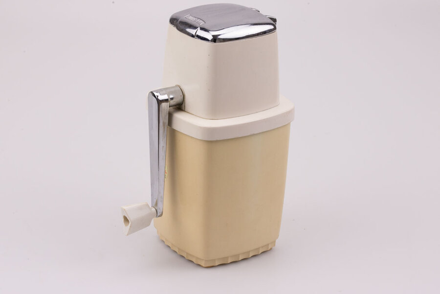 Broyeur à glace manuel vintage pour faire votre glace pilée à la maison et avec facilité