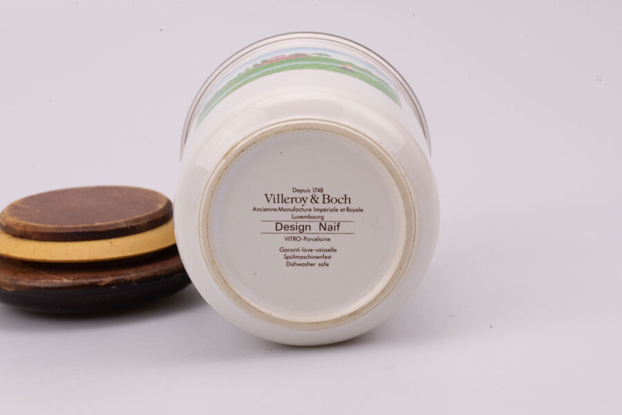 Pot en porcelaine avec couvercle en bois de Villeroy & Boch, décor naïf par Laplau