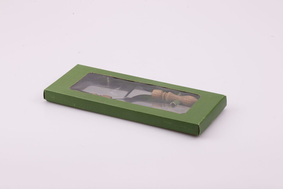 Couverts à tarte avec un couteau, une pelle en acier inoxydable et un manche en bois. Fourni dans sa boite d'origine