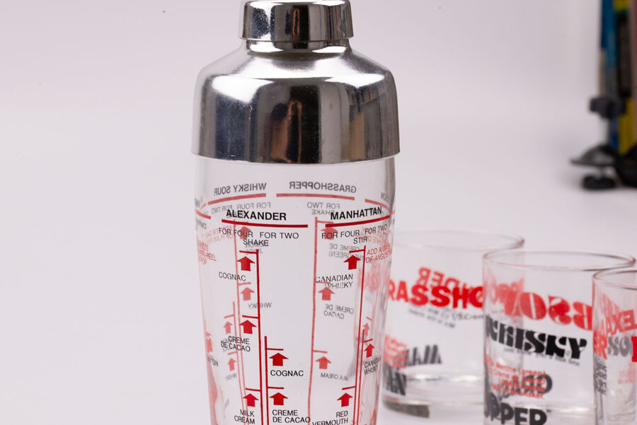 service à cocktail avec 1 shaker et 4 verres fabriquée par la marque italienne Saivo à Florence.