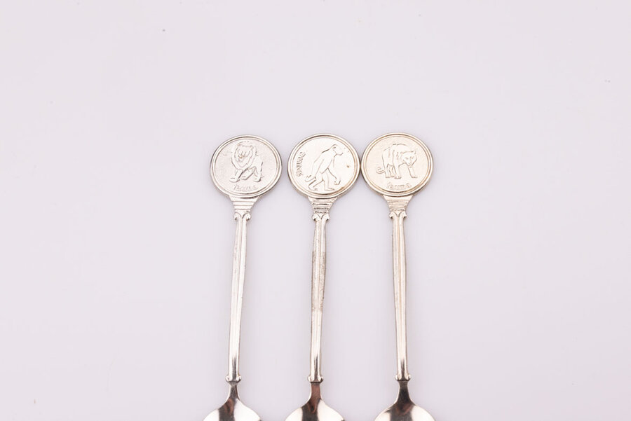 6 petites cuillères