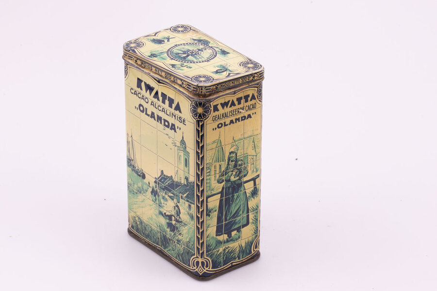 Boîte ancienne en métal cacao Kwatta