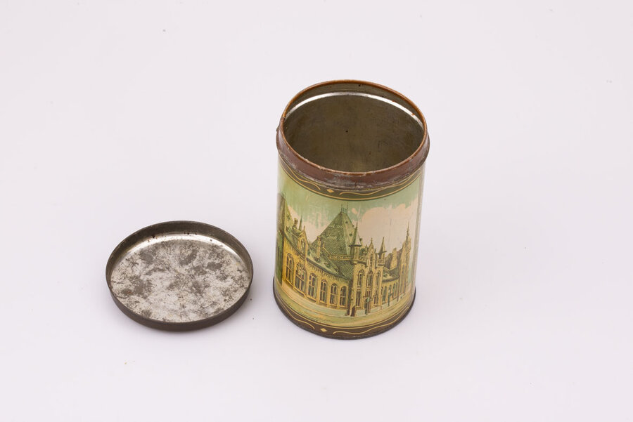 Ancienne boite en métal avec des teintes beiges et brunes de De Veurnsche Torens.