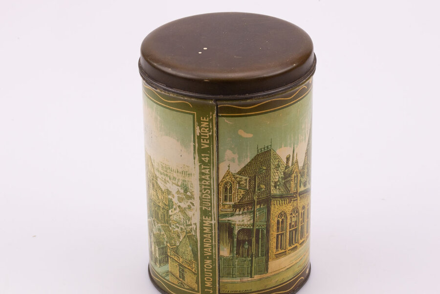 Boîte ancienne en métal  De Veurnsche Torens