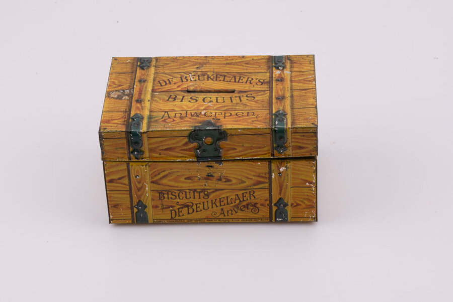 Boîte ancienne en métal Biscuits De Beukelaer