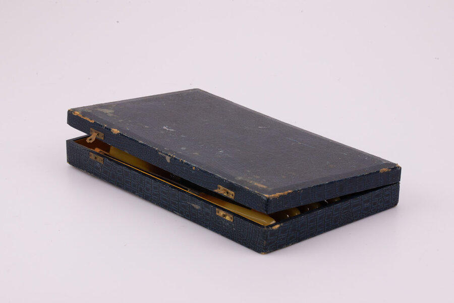 Coffret composé de 12 couteaux de table en acier inoxydable de la marque Fadeco