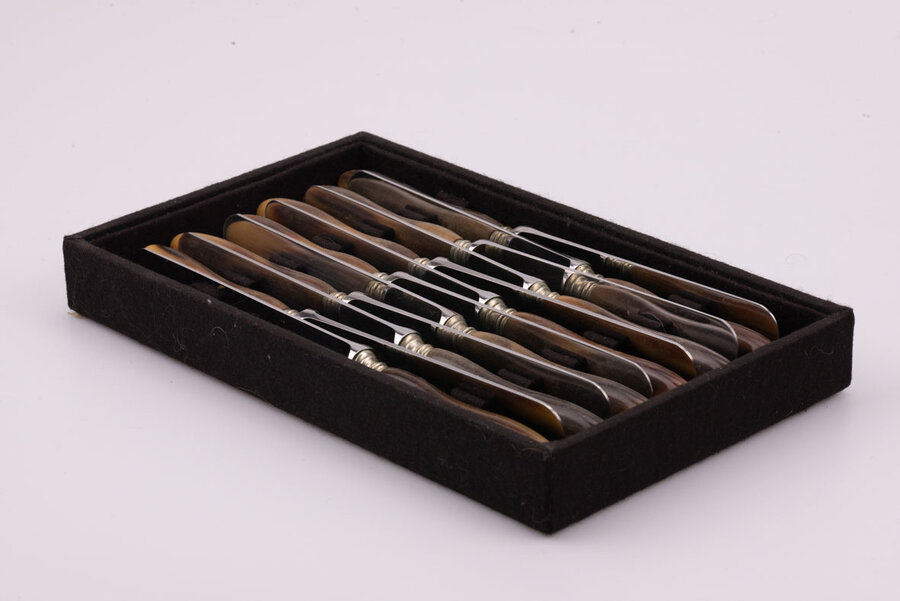 Coffret de 12 couteaux de table conçus par la Gainerie Lyonnaise