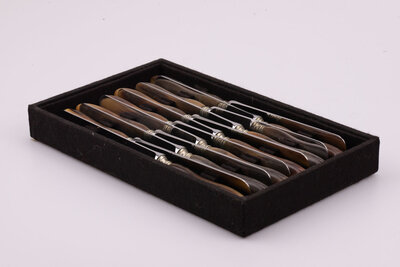 Coffret de 12 couteaux de table conçus par la Gainerie Lyonnaise