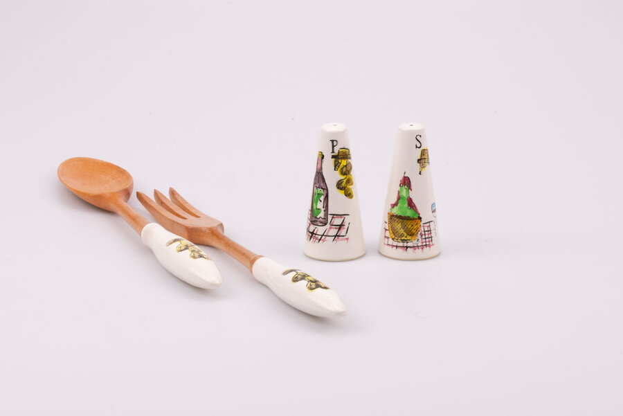 Set à salade, poivrier, salière et couverts