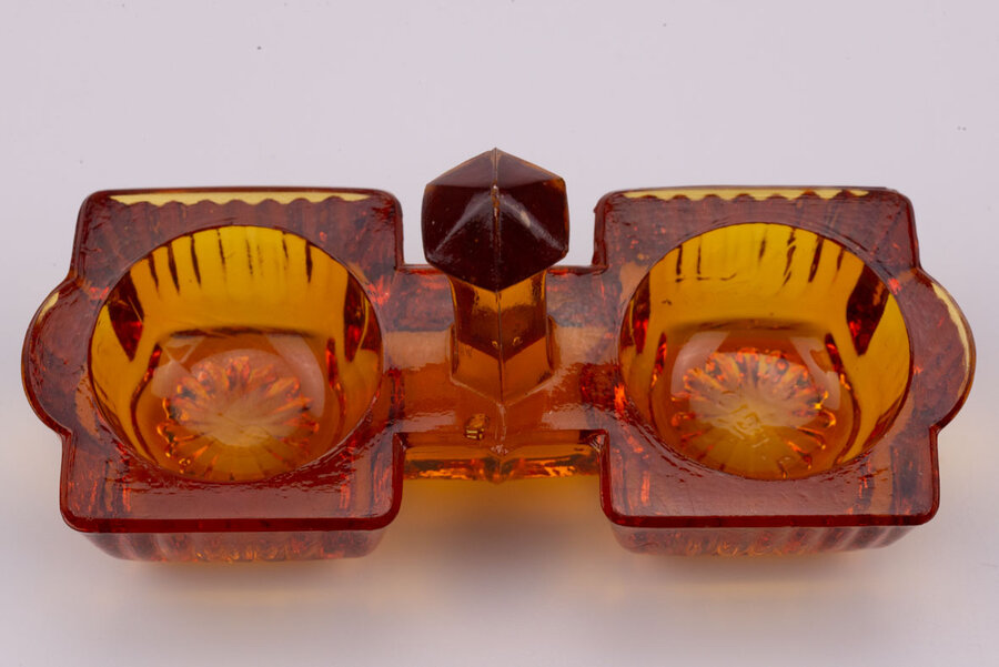 Porte-salière et poivrière en verre ambré