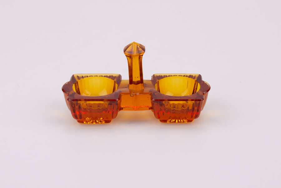 Elégant objet pour porter votre salière et votre poivrier ou autre chose si vous avez des idées ingénieuses