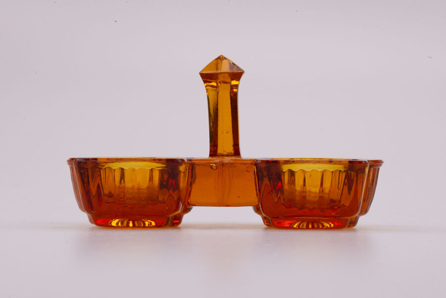 Elégant objet pour porter votre salière et votre poivrier ou autre chose si vous avez des idées ingénieuses