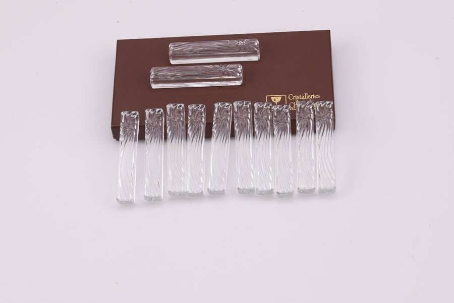 kit de 12 porte-couteaux en cristal dans leur boite d'origine et fabriqué par les Cristalleries Royales de Champagne.