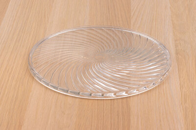 Plateau en verre sculpté en forme de spirale