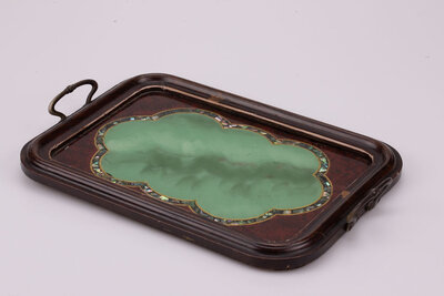  Plateau en bois, métal moderne et verre éclatant