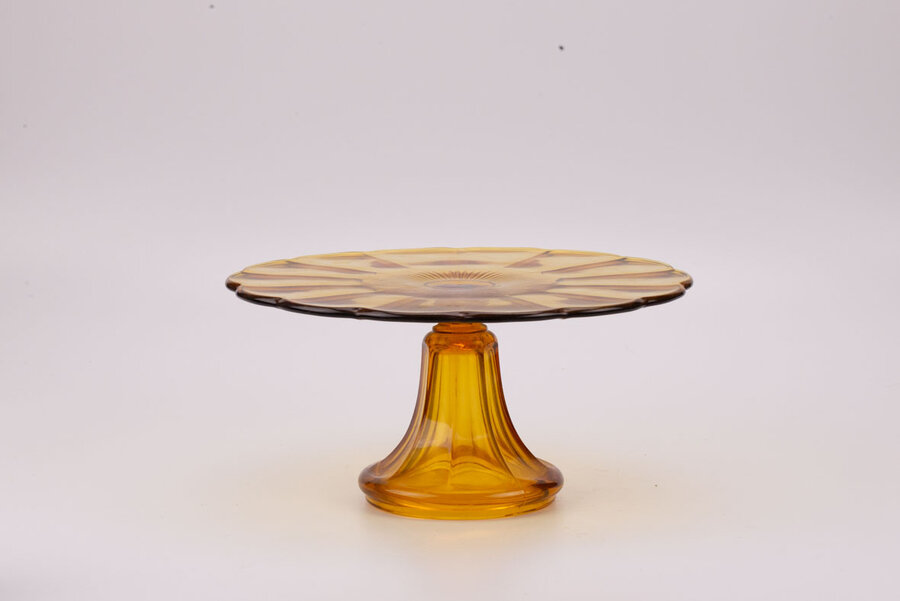 Présentoir à tarte en verre ambré pour vos créations culinaires 