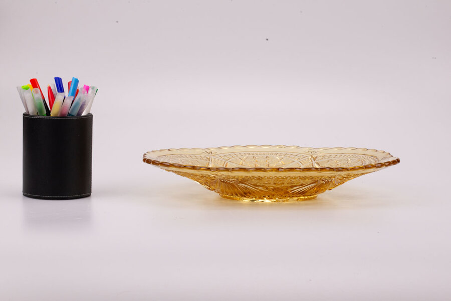 Plat en verre ambré 