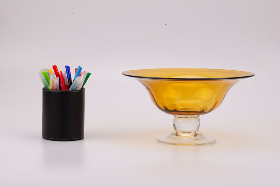 Cce plat en verre belge à la teinte ambrée captivante.