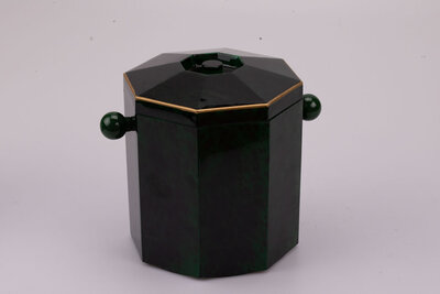 Seau à glace en plastique noir fabriqué dans les années 70 par Mélarti dans la collection marbre malachite, pince à glaçons fournie avec l'emballage