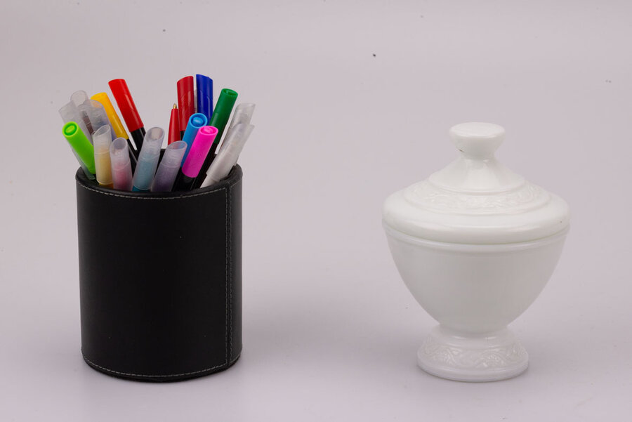 2 pots avec couvercle en opaline