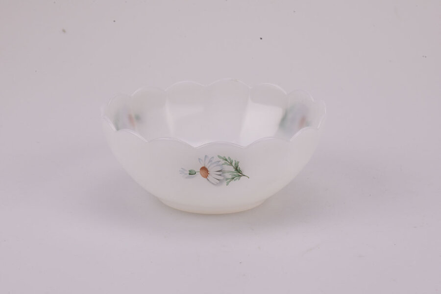 Petit saladier conçu par Arcopal dans la collection "Fruits de France" des années 1970