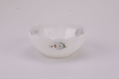 Petit saladier conçu par Arcopal dans la collection "Fruits de France" des années 1970