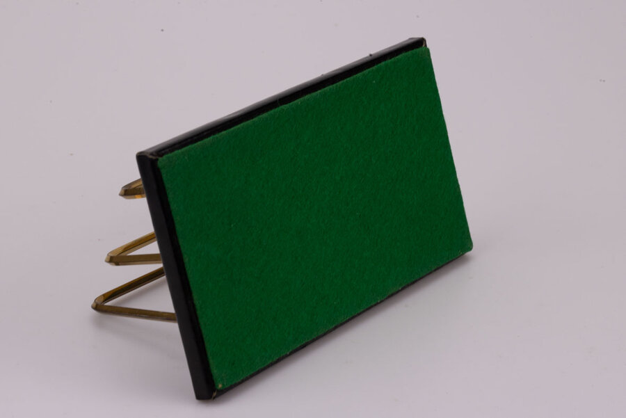Porte-lettre en cuir noir et laiton