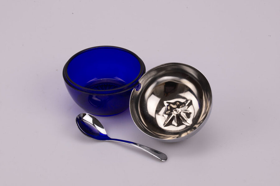 Sucrier en verre et cuillère argentée