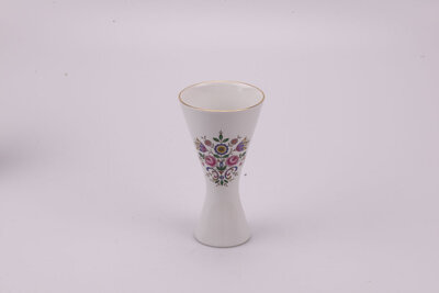 Coupe en porcelaine de la manufacture d'Arzberg en Bavière avec un fin liseré doré