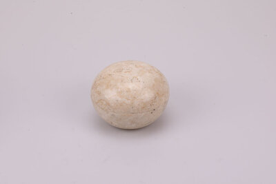 élégante bonbonnière en marbre poli. 